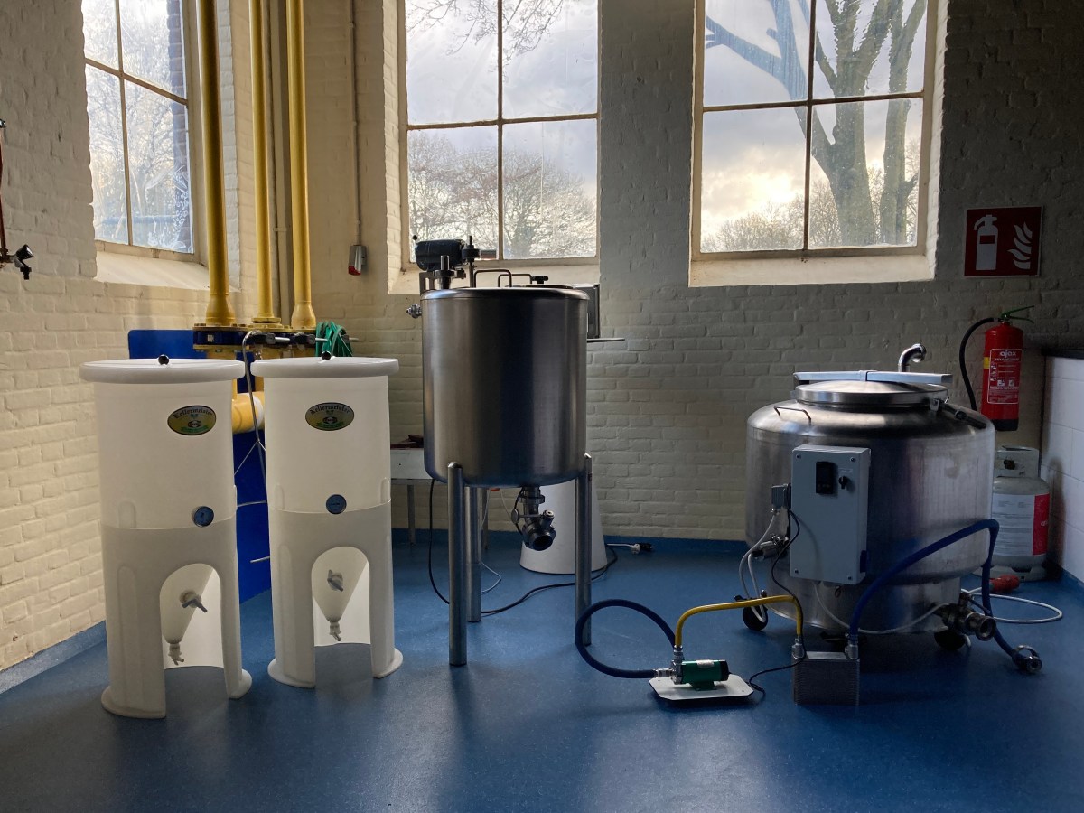 15 oktober 2022 | Brouwen grote ketel, bottelen kleine ketels